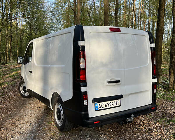 Белый Рено Трафик, объемом двигателя 1.6 л и пробегом 131 тыс. км за 13699 $, фото 3 на Automoto.ua