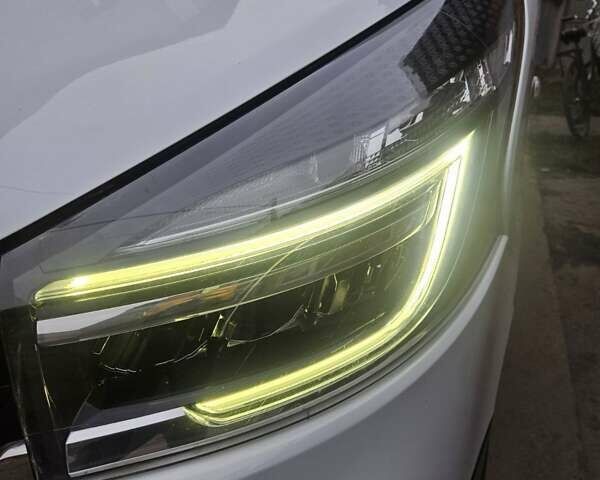 Білий Рено Трафік, об'ємом двигуна 2 л та пробігом 123 тис. км за 17900 $, фото 4 на Automoto.ua