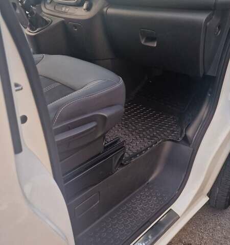 Белый Рено Трафик, объемом двигателя 2 л и пробегом 162 тыс. км за 26000 $, фото 16 на Automoto.ua