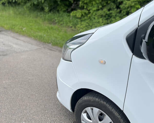 Белый Рено Трафик, объемом двигателя 1.6 л и пробегом 177 тыс. км за 18999 $, фото 16 на Automoto.ua