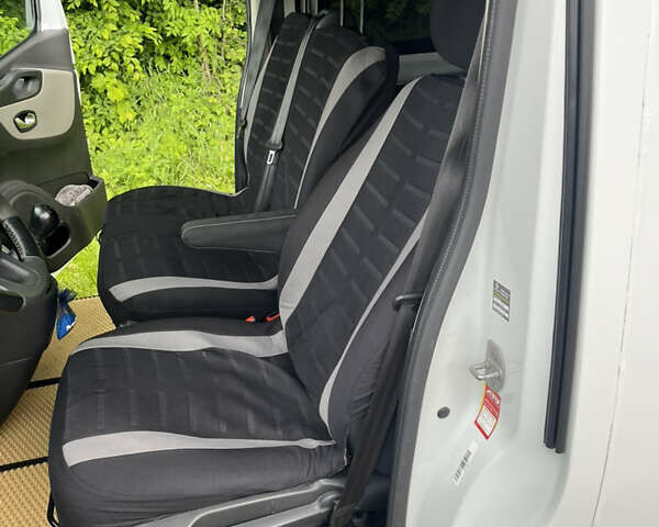 Белый Рено Трафик, объемом двигателя 1.6 л и пробегом 177 тыс. км за 18999 $, фото 35 на Automoto.ua