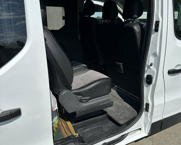 Белый Рено Трафик, объемом двигателя 1.6 л и пробегом 132 тыс. км за 19600 $, фото 10 на Automoto.ua