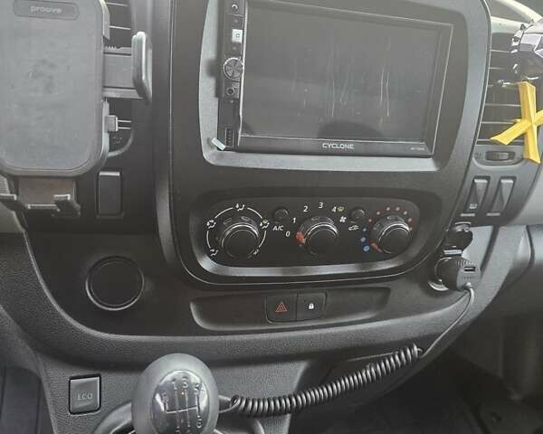 Белый Рено Трафик, объемом двигателя 1.6 л и пробегом 122 тыс. км за 16000 $, фото 12 на Automoto.ua