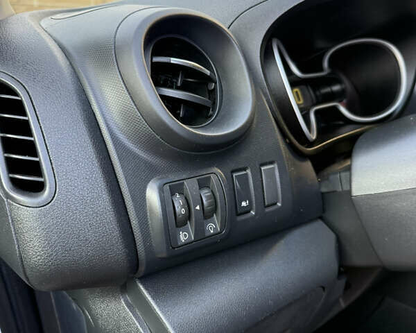 Белый Рено Трафик, объемом двигателя 2 л и пробегом 107 тыс. км за 24500 $, фото 15 на Automoto.ua