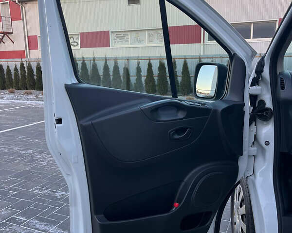 Белый Рено Трафик, объемом двигателя 2 л и пробегом 195 тыс. км за 16800 $, фото 9 на Automoto.ua