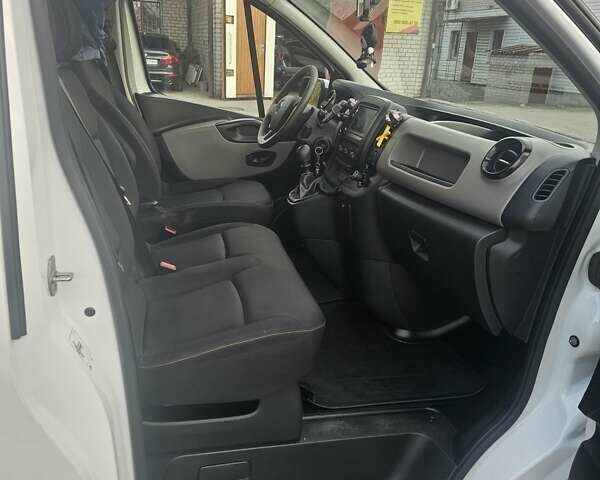 Белый Рено Трафик, объемом двигателя 1.6 л и пробегом 122 тыс. км за 16000 $, фото 25 на Automoto.ua