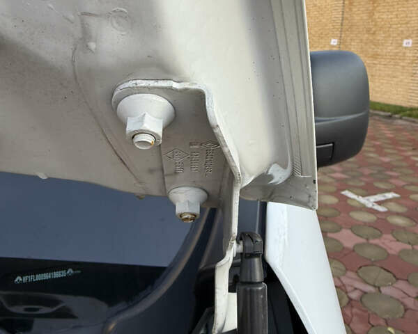 Белый Рено Трафик, объемом двигателя 2 л и пробегом 107 тыс. км за 24500 $, фото 6 на Automoto.ua