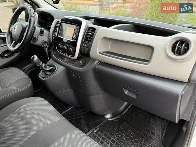 Белый Рено Трафик, объемом двигателя 1.6 л и пробегом 264 тыс. км за 18800 $, фото 52 на Automoto.ua