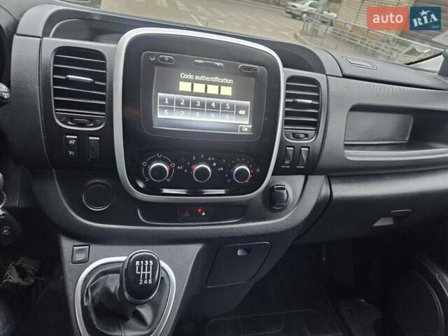 Білий Рено Трафік, об'ємом двигуна 2 л та пробігом 123 тис. км за 17900 $, фото 6 на Automoto.ua