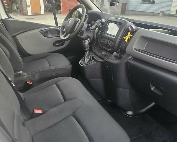 Белый Рено Трафик, объемом двигателя 1.6 л и пробегом 122 тыс. км за 16000 $, фото 27 на Automoto.ua