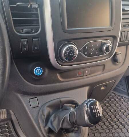 Белый Рено Трафик, объемом двигателя 2 л и пробегом 162 тыс. км за 26000 $, фото 17 на Automoto.ua