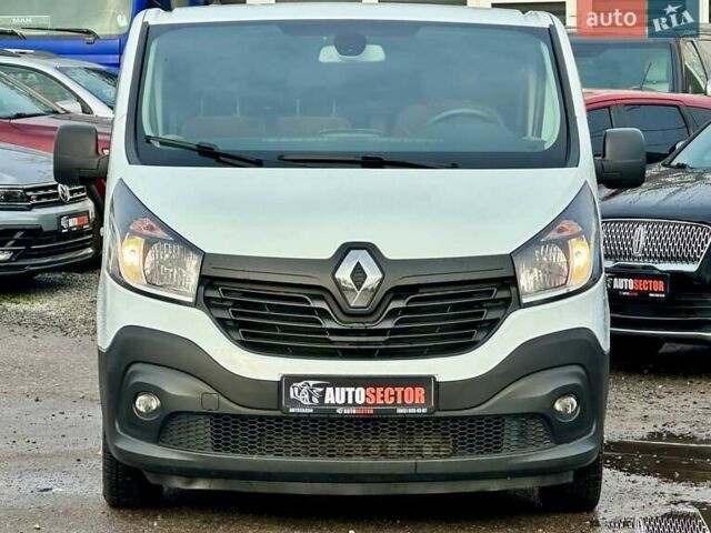 Белый Рено Трафик, объемом двигателя 1.6 л и пробегом 227 тыс. км за 17700 $, фото 3 на Automoto.ua