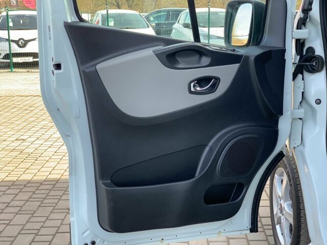 Белый Рено Трафик, объемом двигателя 1.6 л и пробегом 246 тыс. км за 17955 $, фото 8 на Automoto.ua