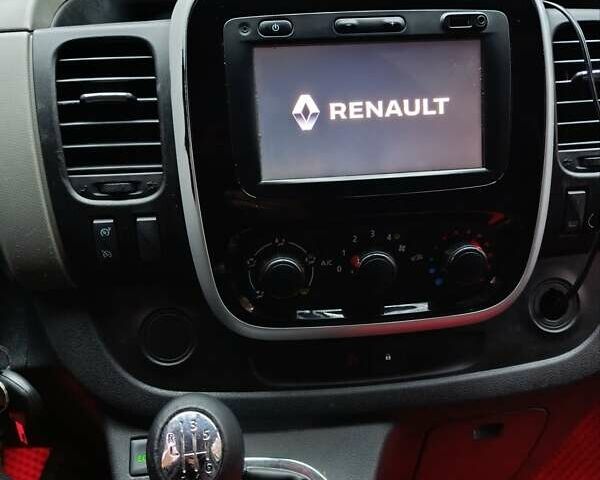 Белый Рено Трафик, объемом двигателя 1.6 л и пробегом 263 тыс. км за 15999 $, фото 2 на Automoto.ua