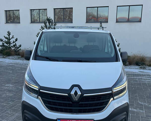 Белый Рено Трафик, объемом двигателя 2 л и пробегом 195 тыс. км за 16800 $, фото 1 на Automoto.ua