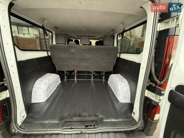 Белый Рено Трафик, объемом двигателя 1.6 л и пробегом 264 тыс. км за 18800 $, фото 69 на Automoto.ua