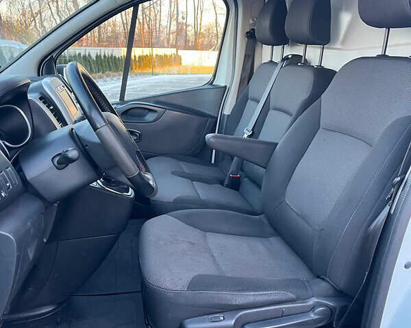 Белый Рено Трафик, объемом двигателя 2 л и пробегом 195 тыс. км за 16800 $, фото 11 на Automoto.ua