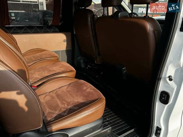 Белый Рено Трафик, объемом двигателя 1.6 л и пробегом 227 тыс. км за 17700 $, фото 16 на Automoto.ua