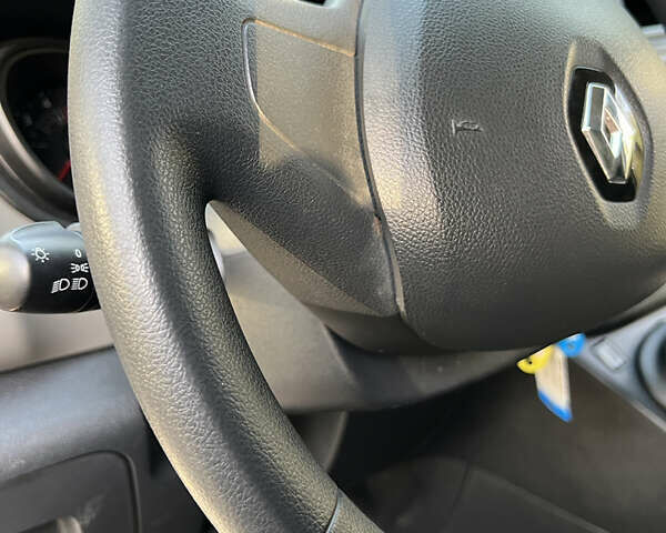 Белый Рено Трафик, объемом двигателя 1.6 л и пробегом 131 тыс. км за 13699 $, фото 18 на Automoto.ua