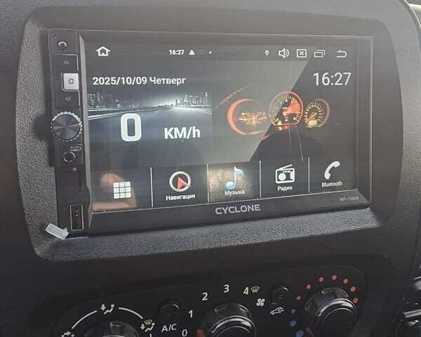 Белый Рено Трафик, объемом двигателя 1.6 л и пробегом 122 тыс. км за 16000 $, фото 35 на Automoto.ua