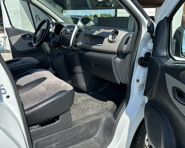 Белый Рено Трафик, объемом двигателя 1.6 л и пробегом 132 тыс. км за 19600 $, фото 15 на Automoto.ua