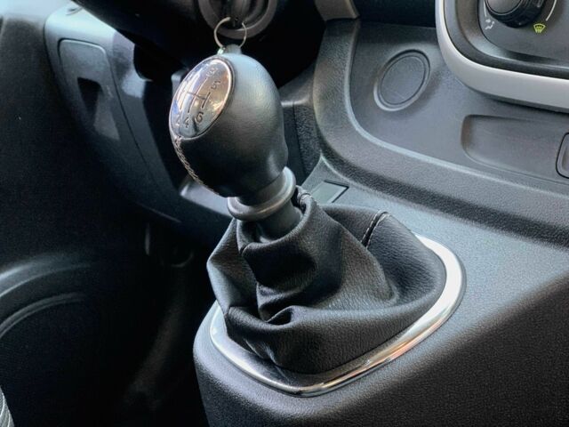 Белый Рено Трафик, объемом двигателя 1.6 л и пробегом 246 тыс. км за 17955 $, фото 15 на Automoto.ua