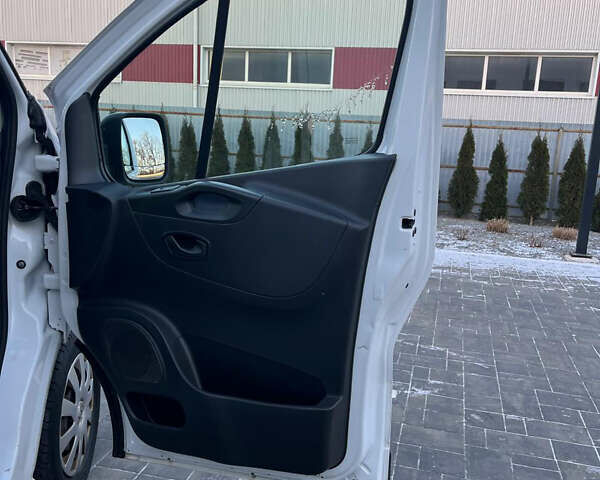 Белый Рено Трафик, объемом двигателя 2 л и пробегом 195 тыс. км за 16800 $, фото 16 на Automoto.ua