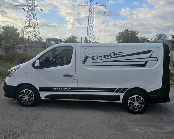 Белый Рено Трафик, объемом двигателя 1.6 л и пробегом 122 тыс. км за 16000 $, фото 6 на Automoto.ua