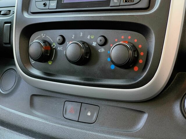 Белый Рено Трафик, объемом двигателя 1.6 л и пробегом 246 тыс. км за 17955 $, фото 16 на Automoto.ua