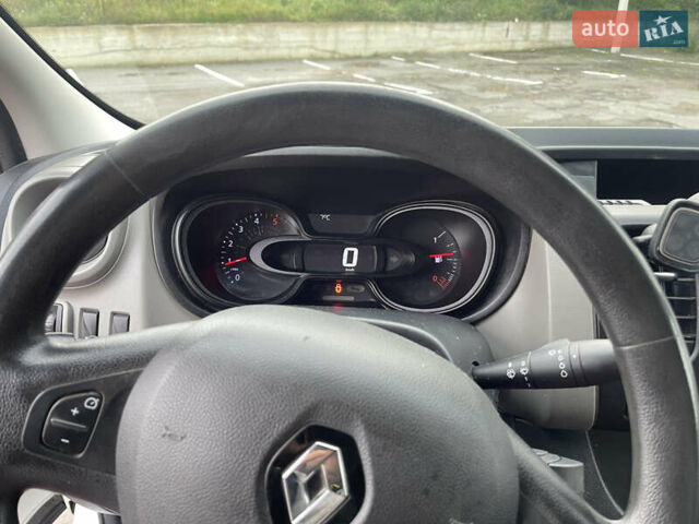 Белый Рено Трафик, объемом двигателя 1.6 л и пробегом 277 тыс. км за 12500 $, фото 4 на Automoto.ua