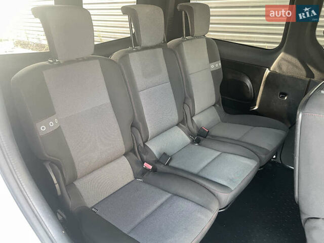 Белый Рено Трафик, объемом двигателя 1.6 л и пробегом 155 тыс. км за 16700 $, фото 48 на Automoto.ua