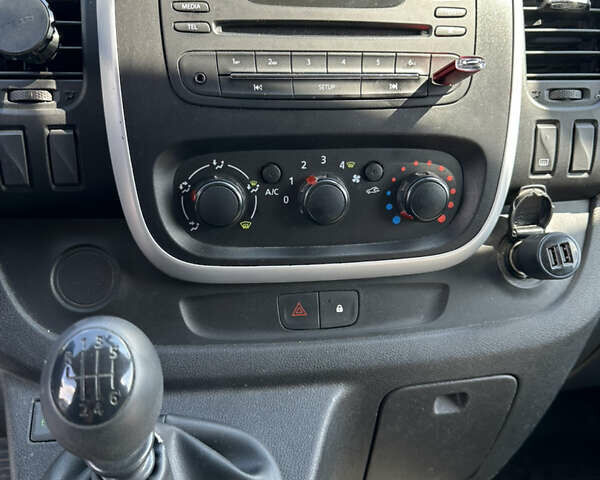 Белый Рено Трафик, объемом двигателя 1.6 л и пробегом 132 тыс. км за 19600 $, фото 12 на Automoto.ua