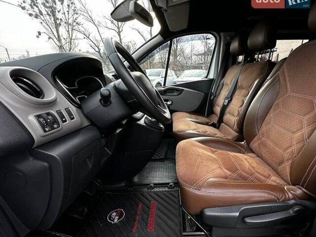 Белый Рено Трафик, объемом двигателя 1.6 л и пробегом 227 тыс. км за 17700 $, фото 12 на Automoto.ua