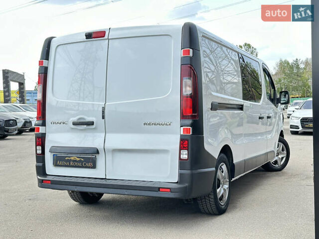 Белый Рено Трафик, объемом двигателя 1.6 л и пробегом 225 тыс. км за 17900 $, фото 1 на Automoto.ua