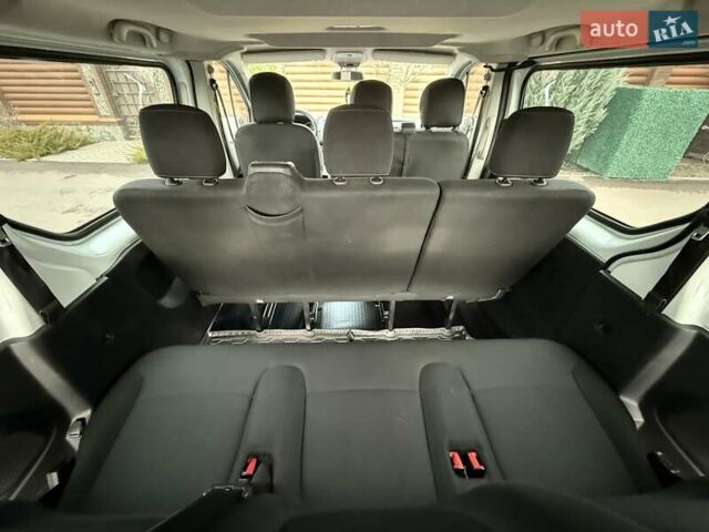 Белый Рено Трафик, объемом двигателя 1.6 л и пробегом 264 тыс. км за 18800 $, фото 68 на Automoto.ua