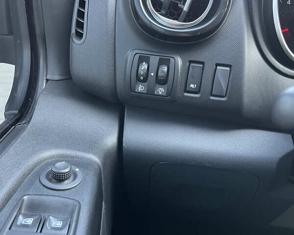 Белый Рено Трафик, объемом двигателя 1.6 л и пробегом 103 тыс. км за 16900 $, фото 6 на Automoto.ua