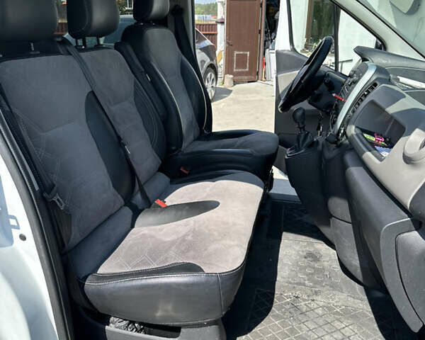 Белый Рено Трафик, объемом двигателя 1.6 л и пробегом 132 тыс. км за 19600 $, фото 16 на Automoto.ua