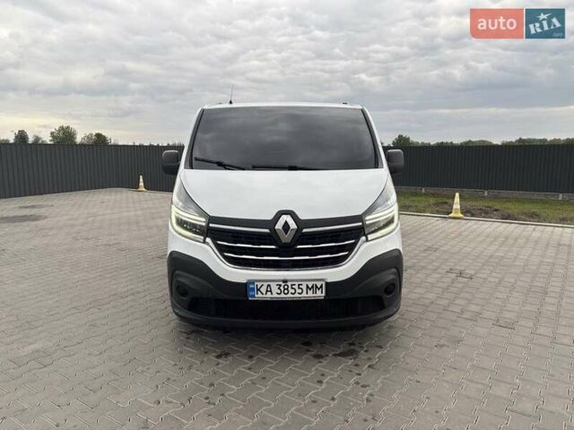 Белый Рено Трафик, объемом двигателя 1.6 л и пробегом 220 тыс. км за 15555 $, фото 1 на Automoto.ua