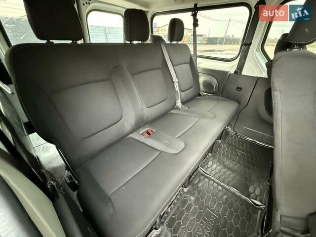 Белый Рено Трафик, объемом двигателя 1.6 л и пробегом 264 тыс. км за 18800 $, фото 59 на Automoto.ua