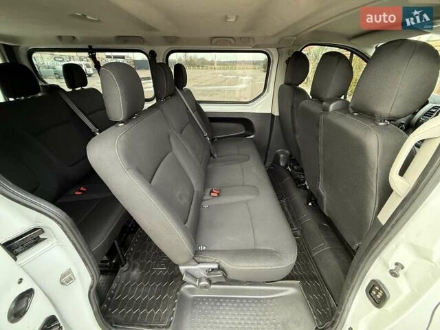 Белый Рено Трафик, объемом двигателя 1.6 л и пробегом 264 тыс. км за 18800 $, фото 56 на Automoto.ua