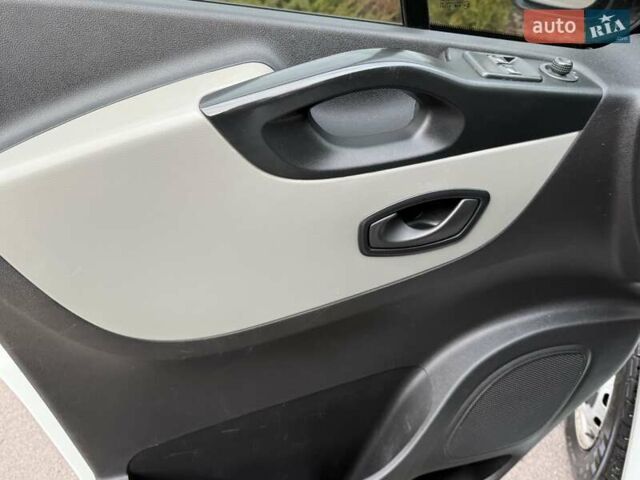 Белый Рено Трафик, объемом двигателя 1.6 л и пробегом 264 тыс. км за 18800 $, фото 48 на Automoto.ua