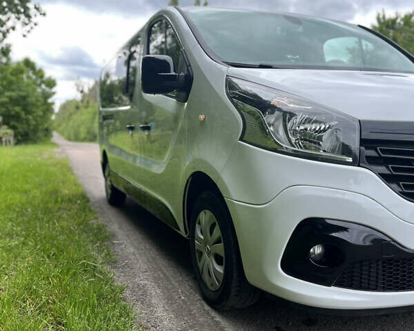 Белый Рено Трафик, объемом двигателя 1.6 л и пробегом 177 тыс. км за 18999 $, фото 3 на Automoto.ua