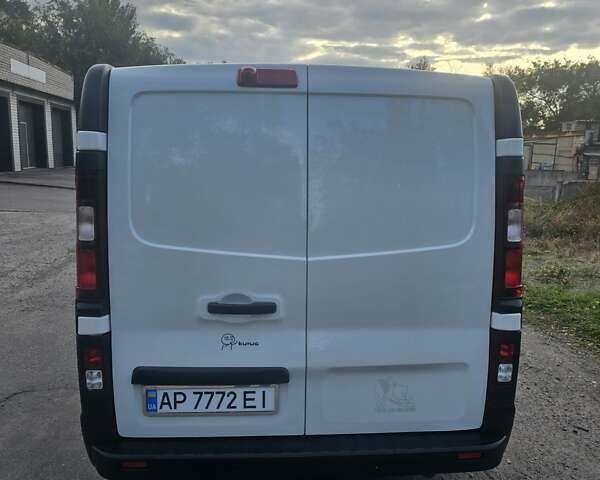 Белый Рено Трафик, объемом двигателя 1.6 л и пробегом 122 тыс. км за 16000 $, фото 2 на Automoto.ua