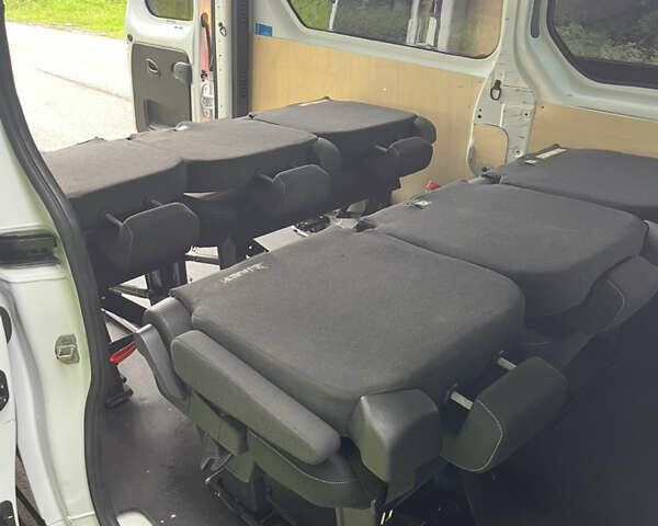 Белый Рено Трафик, объемом двигателя 1.6 л и пробегом 177 тыс. км за 18999 $, фото 62 на Automoto.ua