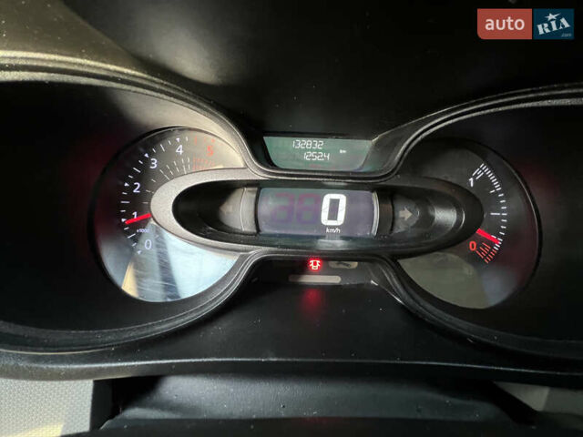 Белый Рено Трафик, объемом двигателя 1.6 л и пробегом 131 тыс. км за 13699 $, фото 20 на Automoto.ua