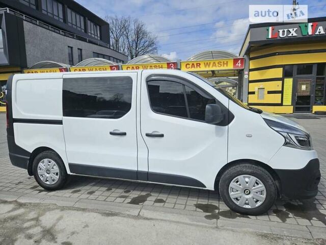 Белый Рено Трафик, объемом двигателя 2 л и пробегом 140 тыс. км за 15600 $, фото 1 на Automoto.ua