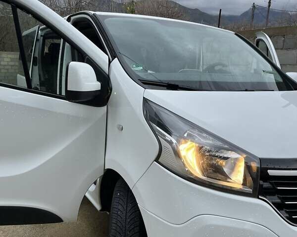 Белый Рено Трафик, объемом двигателя 1.6 л и пробегом 195 тыс. км за 18500 $, фото 5 на Automoto.ua