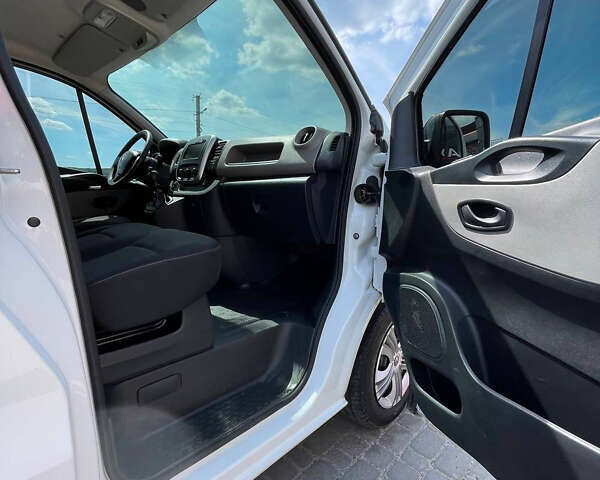 Белый Рено Трафик, объемом двигателя 1.6 л и пробегом 96 тыс. км за 17500 $, фото 41 на Automoto.ua