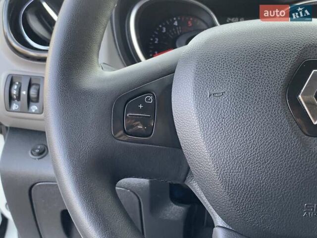 Белый Рено Трафик, объемом двигателя 1.6 л и пробегом 246 тыс. км за 17955 $, фото 41 на Automoto.ua