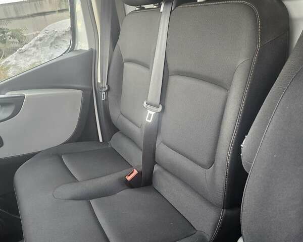 Белый Рено Трафик, объемом двигателя 1.6 л и пробегом 122 тыс. км за 16000 $, фото 14 на Automoto.ua